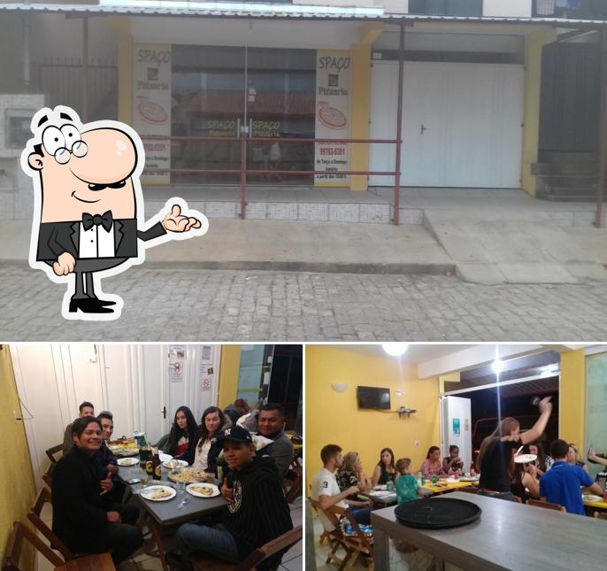 O interior do Spaço Pizzaria Do Valtinho