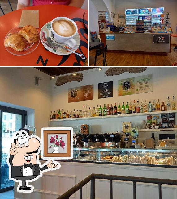 Dai un'occhiata agli interni di Bar Savello