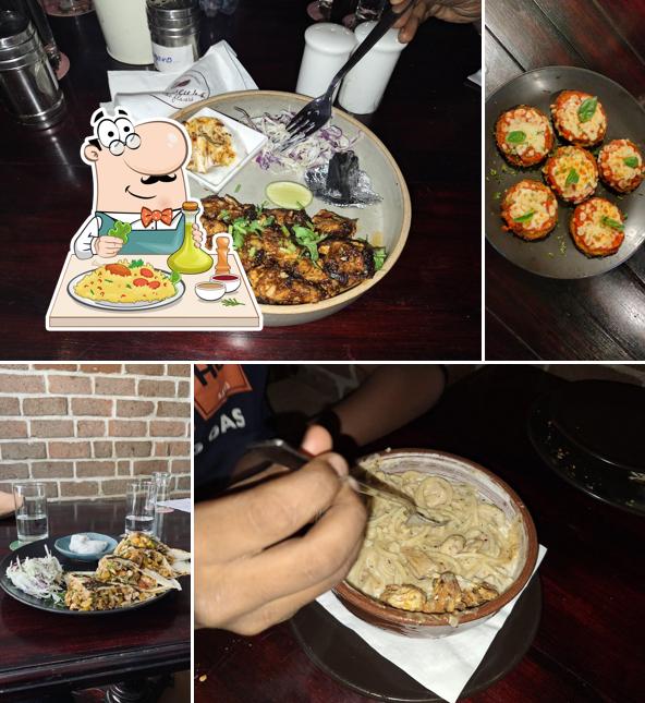 Food at LE GOURMET CAFE, RESTAURANT & BAR