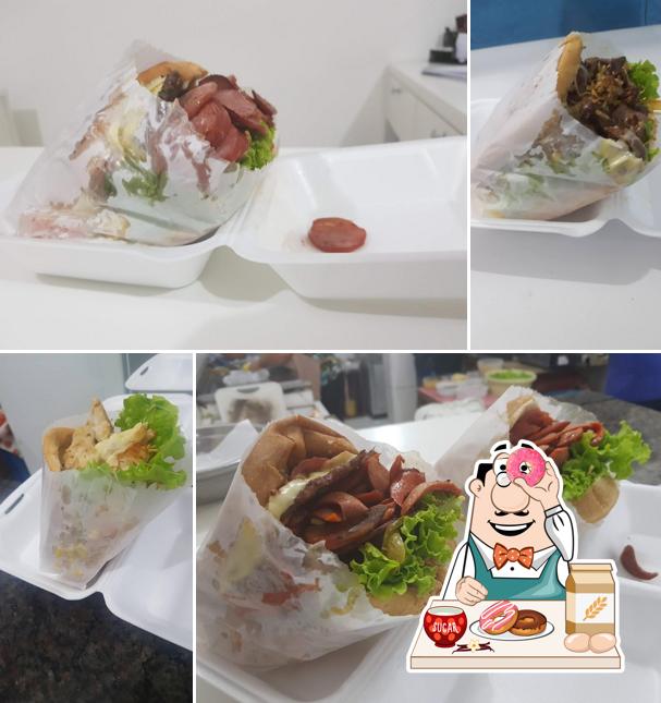 Lanchonete Meu Cantinho provê uma escolha de pratos doces