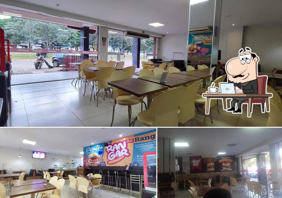 Sente em uma das mesas no Rangar