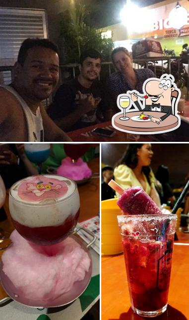 A foto do Boteco do Seu Zé’s comida e interior