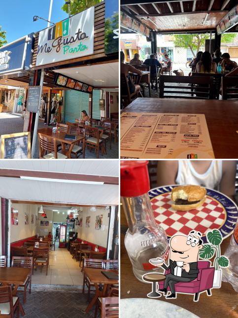 Sente em uma das mesas no Me Gusta e Win sushi bar