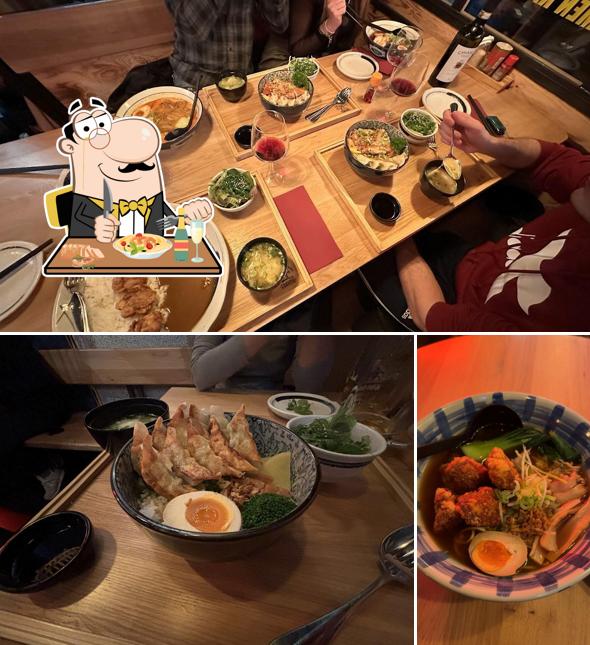 La foto della cibo e interni di Takumi Ramen Tonkotsu