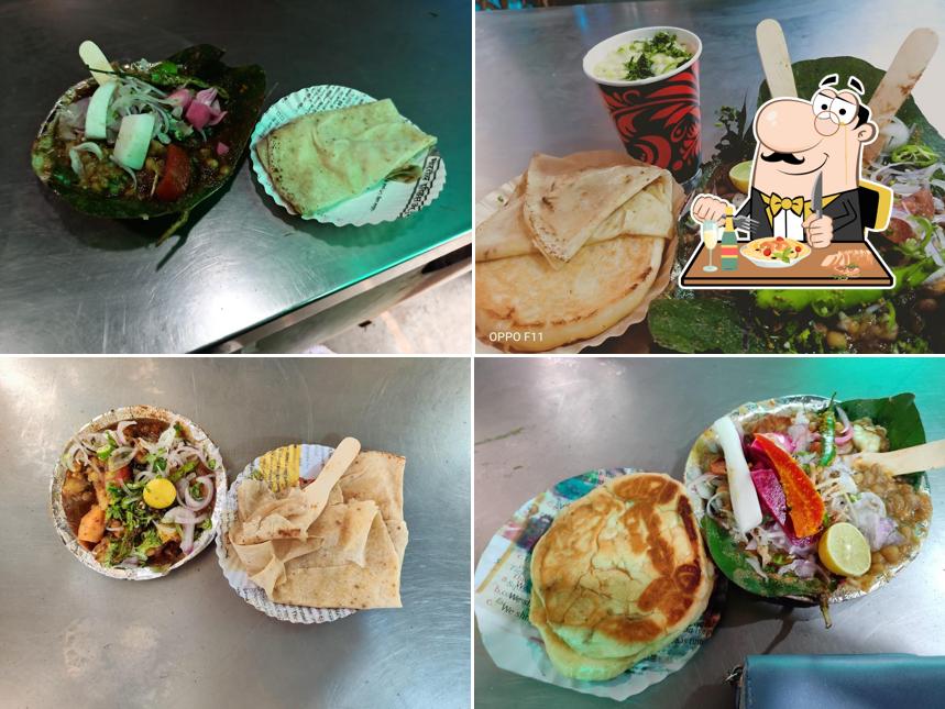 Meals at रामचरण चाट भंडार