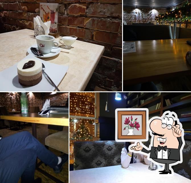 Installez-vous à l'une des tables de Vanilʹ