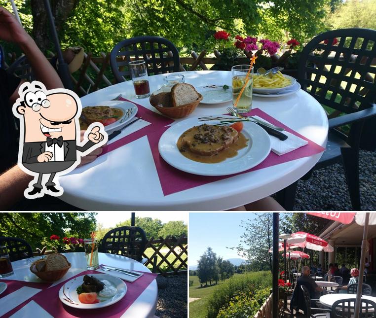 Siediti a un tavolo di Pinte de Pierre-à-Bot