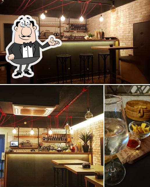 Dai un'occhiata agli interni di Trabaco Wine Bar