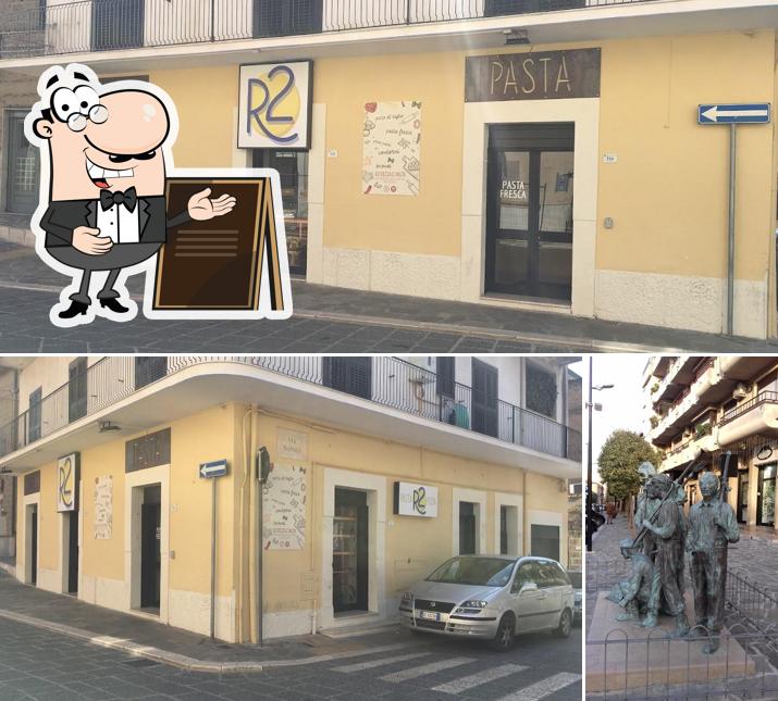 Goditi la vista dall'area esterna di R2 Pizza e Pasta