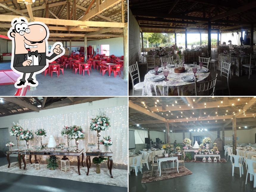 Sente em uma das mesas no Rancho Colibri