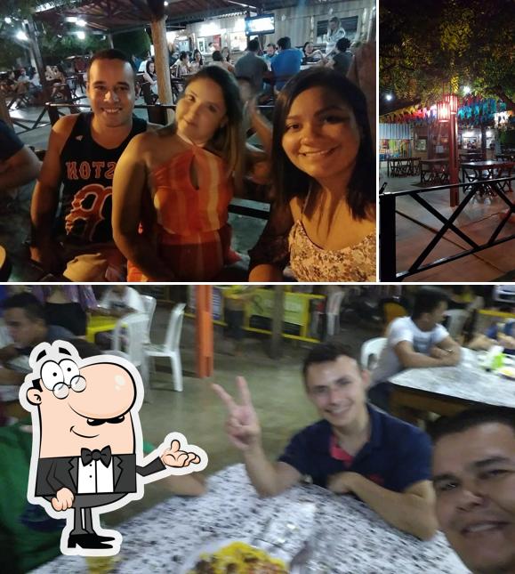 Entre diversos coisas, interior e comida podem ser encontrados no CocoBit