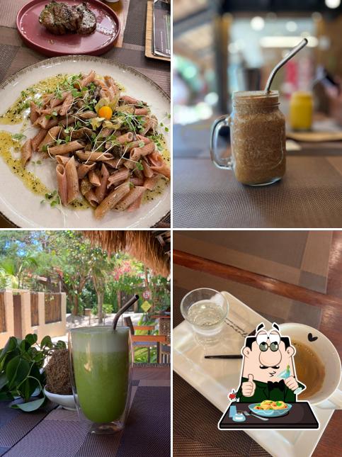 Confira a imagem mostrando comida e bebida no Cocoa'Nuts