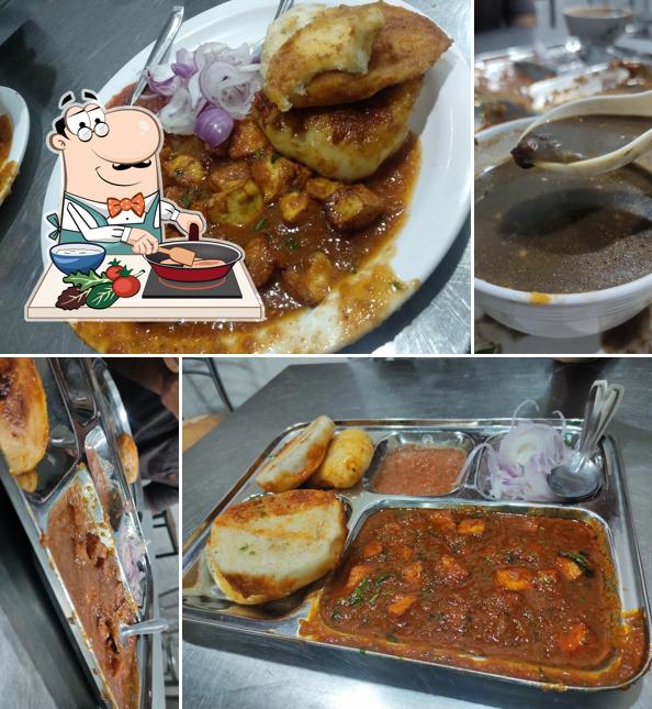 Chicken curry at Harmel Vaishno Dhaba