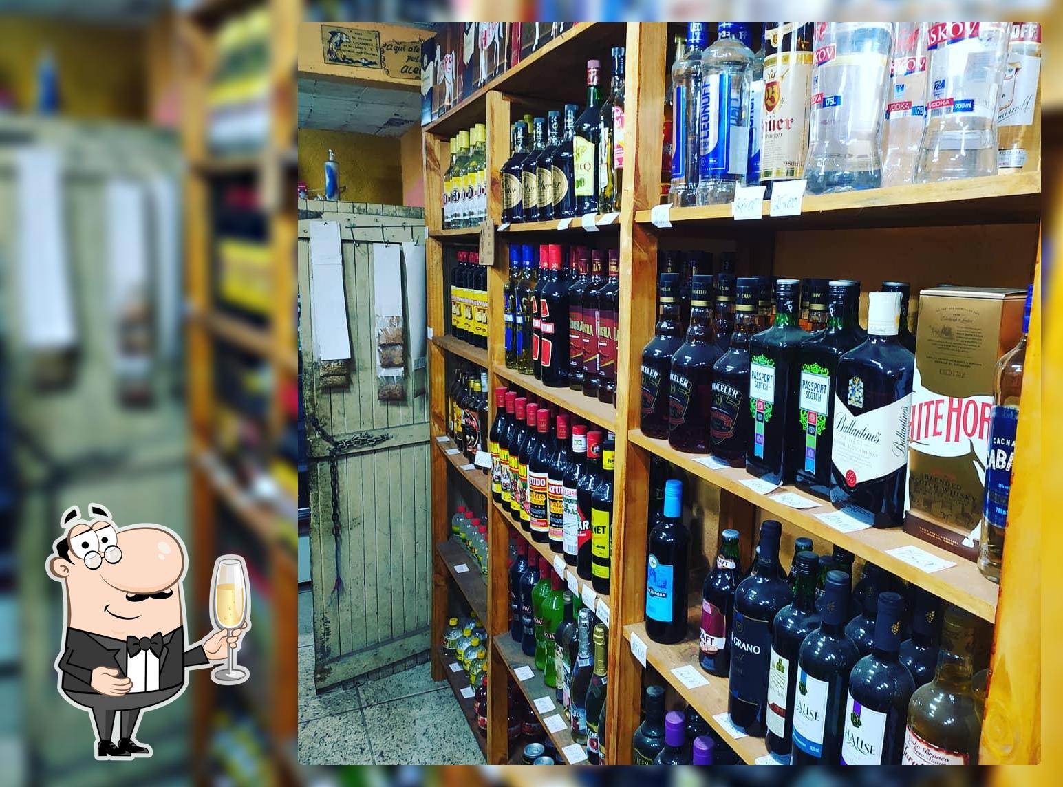 Selecione de uma gama de bebidas no Bar E Mercearia Bigóde