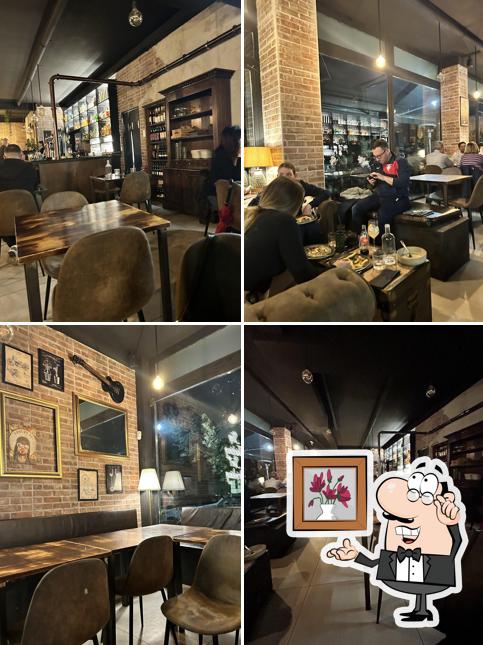 Siediti a un tavolo di Rquadro