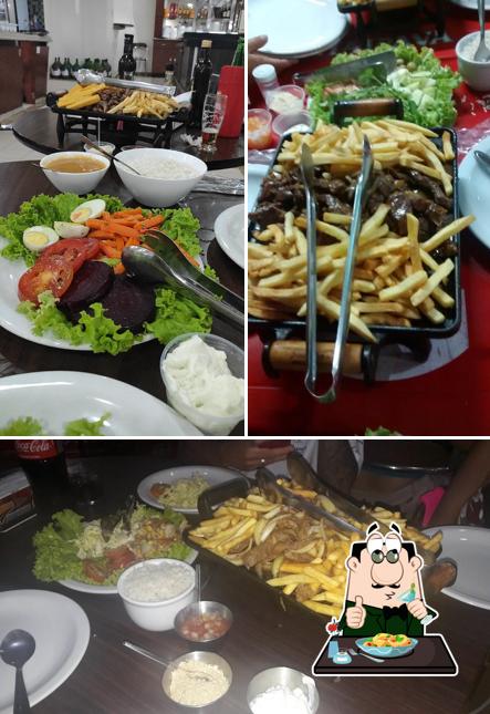 Comida em Restaurante Castelinho