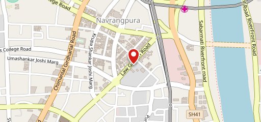 Ice Berg Ice Creams on map