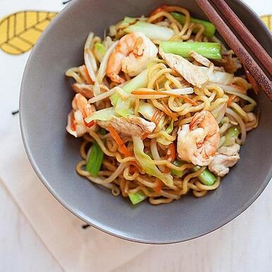 Chow mein noodles